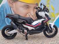 Honda x-adv 750 .