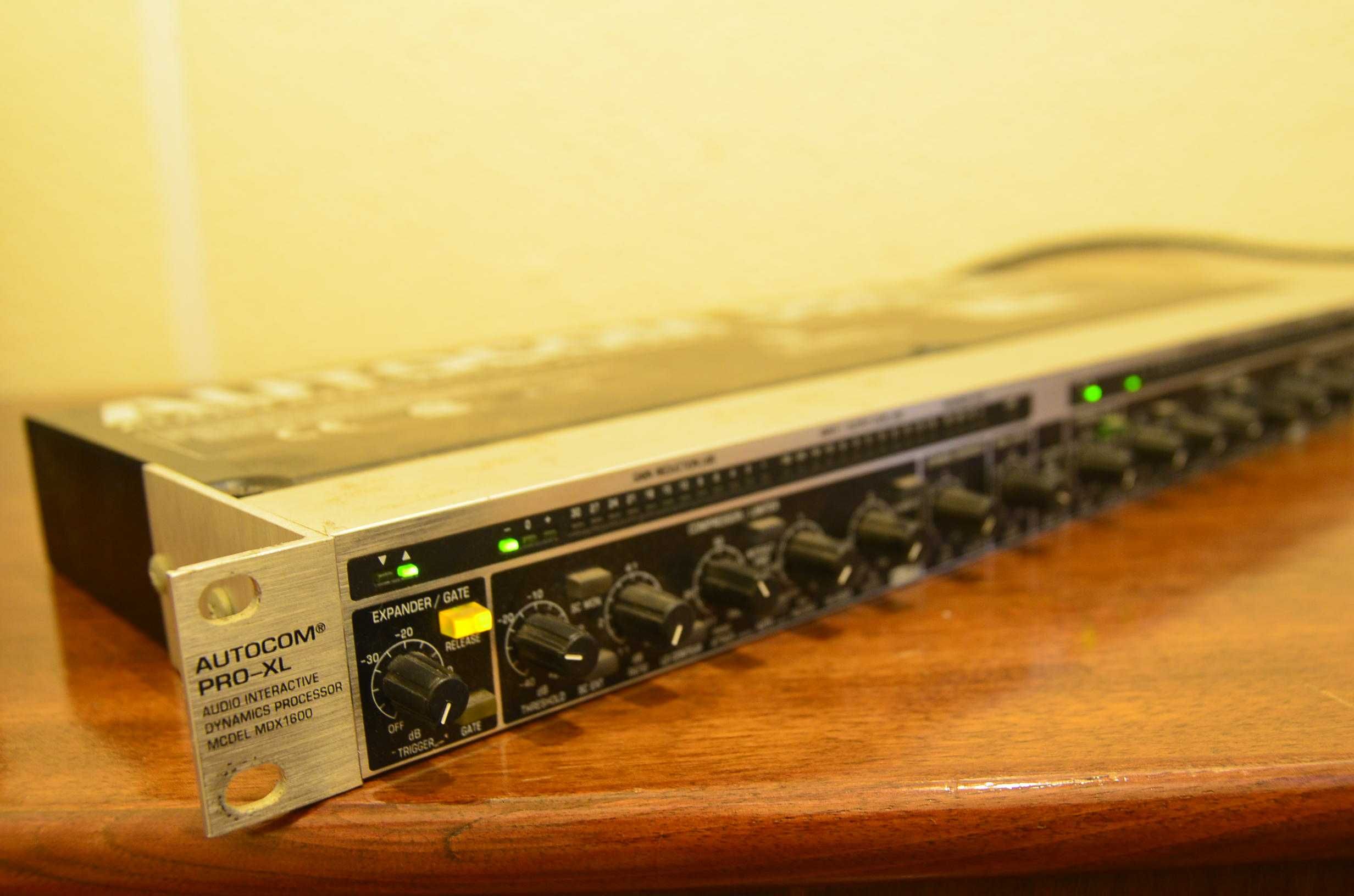 Processador Behringer MDX 1600