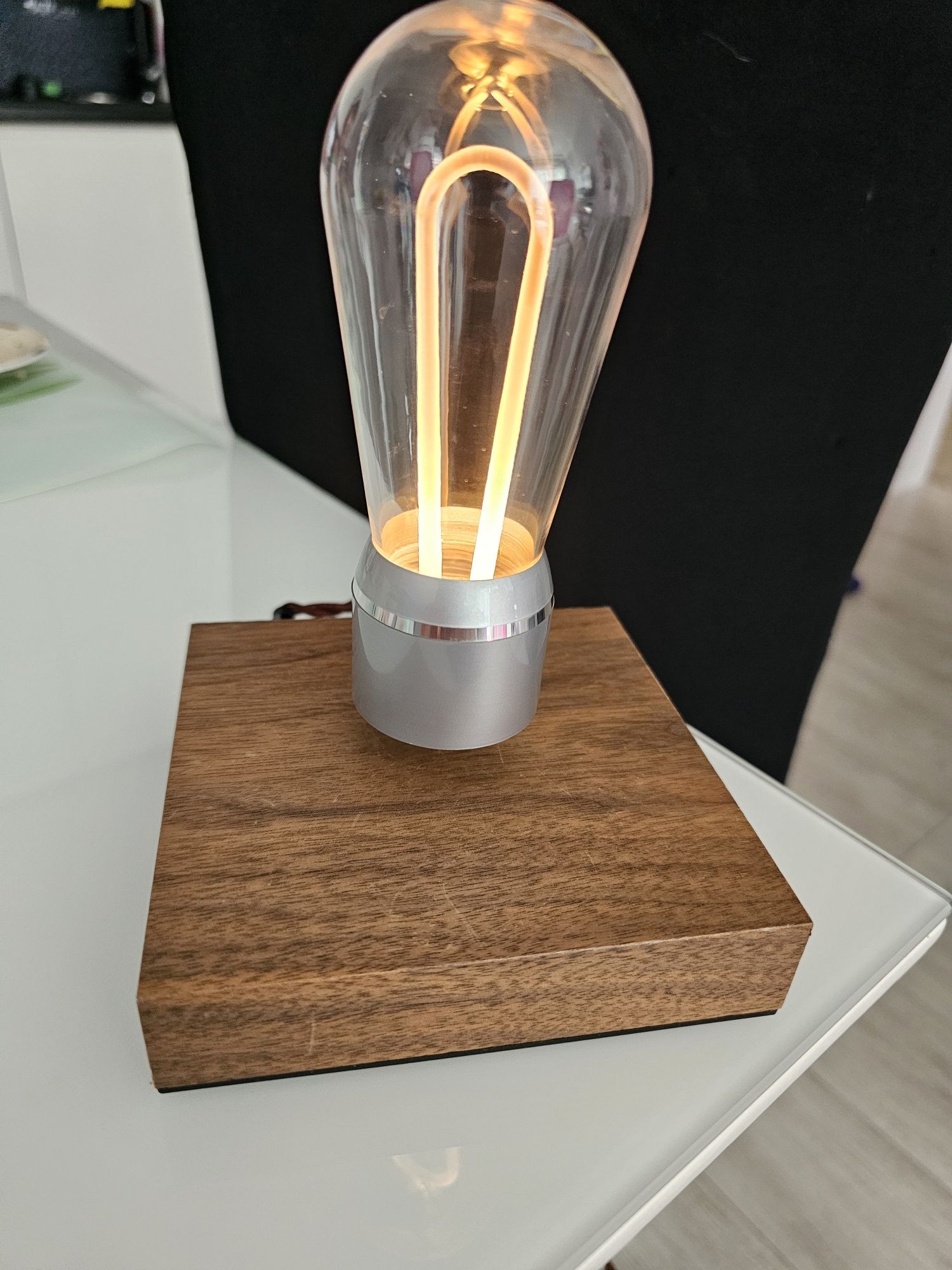 Lewitująca lampa, flyte, led, magnetyczna, ozdoba