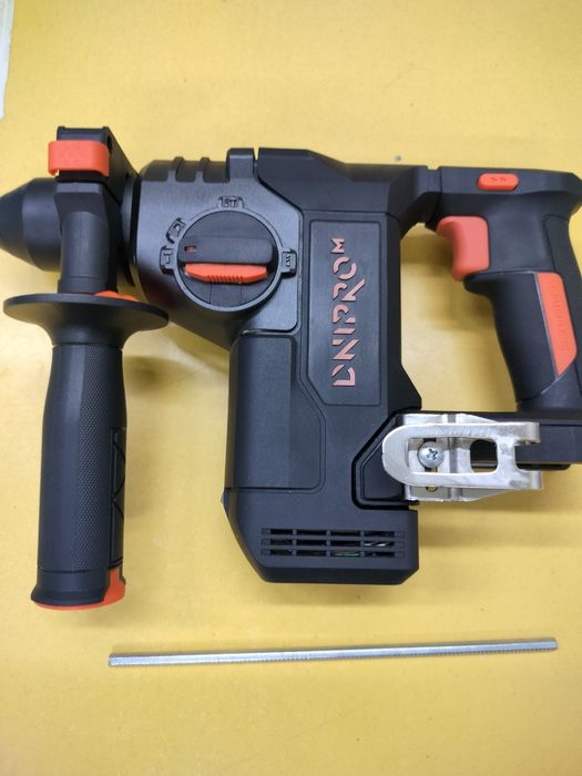 Перфоратор акумуляторний Dnipro -M. Без АКБ І ЗП.