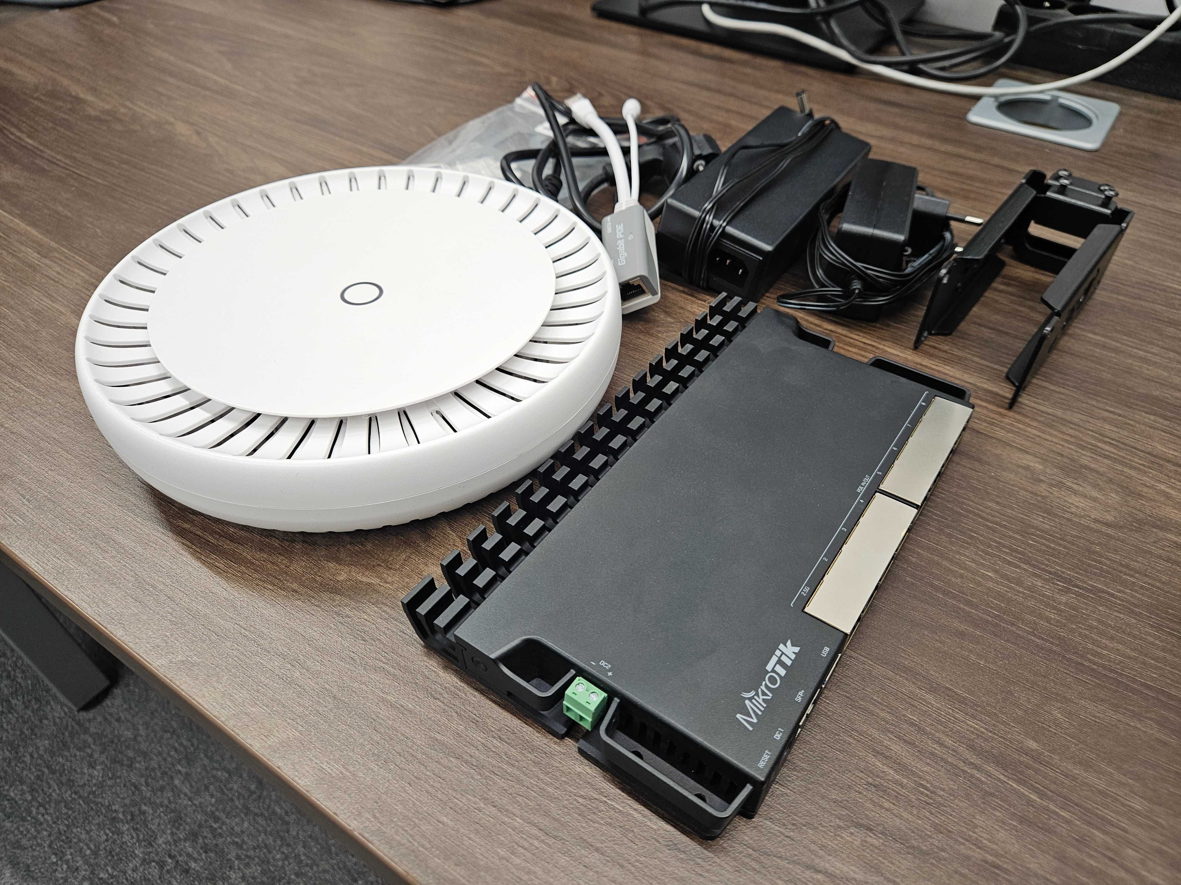 Zestaw Router MikroTik RB5009UPr+S+IN POE + MikroTik cAPGi-5HaxD2HaxD