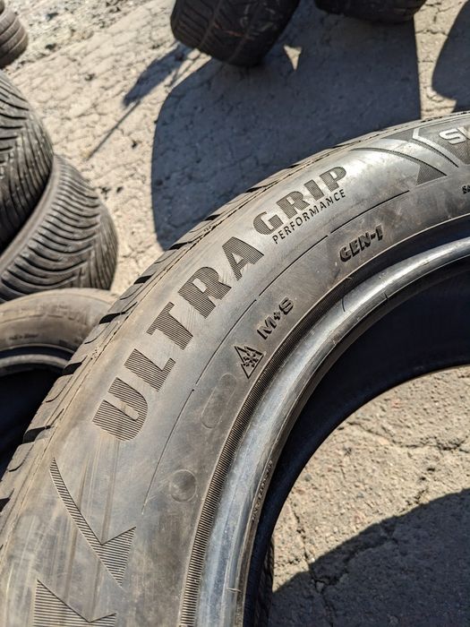 235/60R18 Goodyear UltraGrip