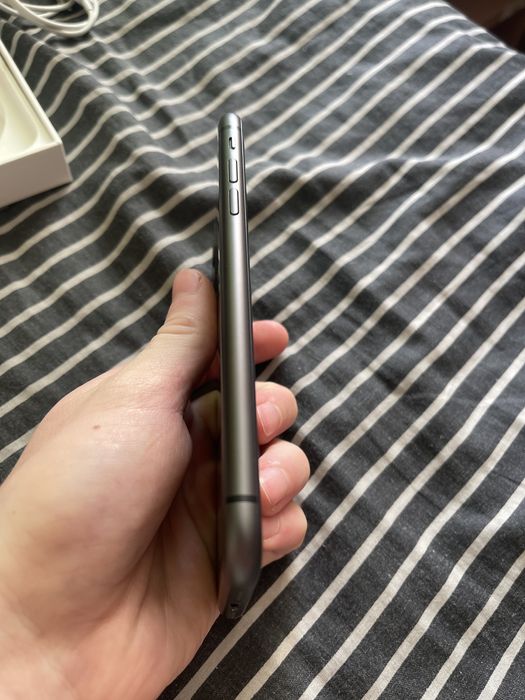 Айфон 11 на 64 гб чорний колір