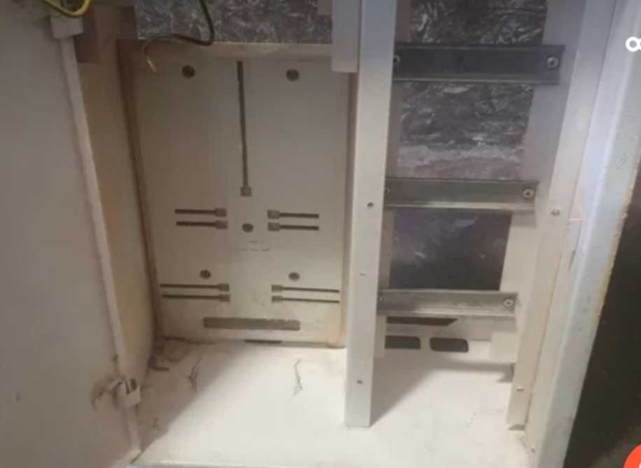 Skrzynka metalowa pod licznik