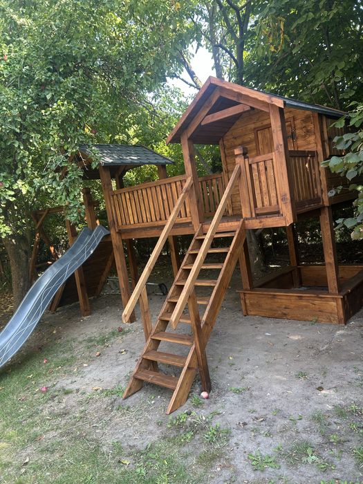 Plac zabaw ,domek dla dzieci