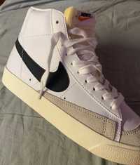 Кросівки Nike Blazer Mid 77 Vintage
White Black 37