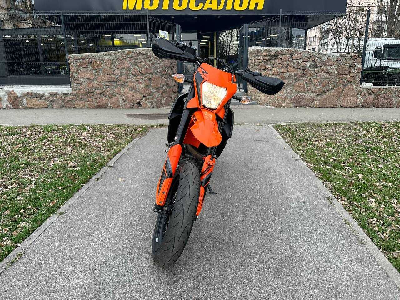 Мотоцикл KTM SMC 690R 2021 рік