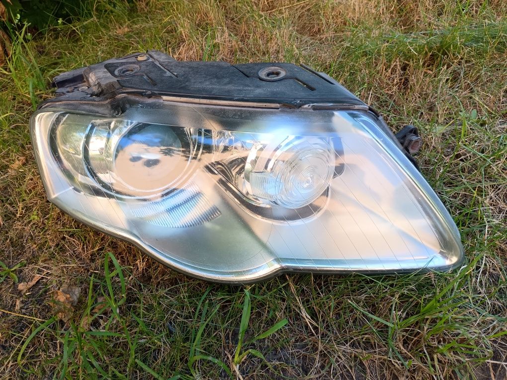 Volkswagen VW Passat B6 lampa Xenon przednia prawa Valeo