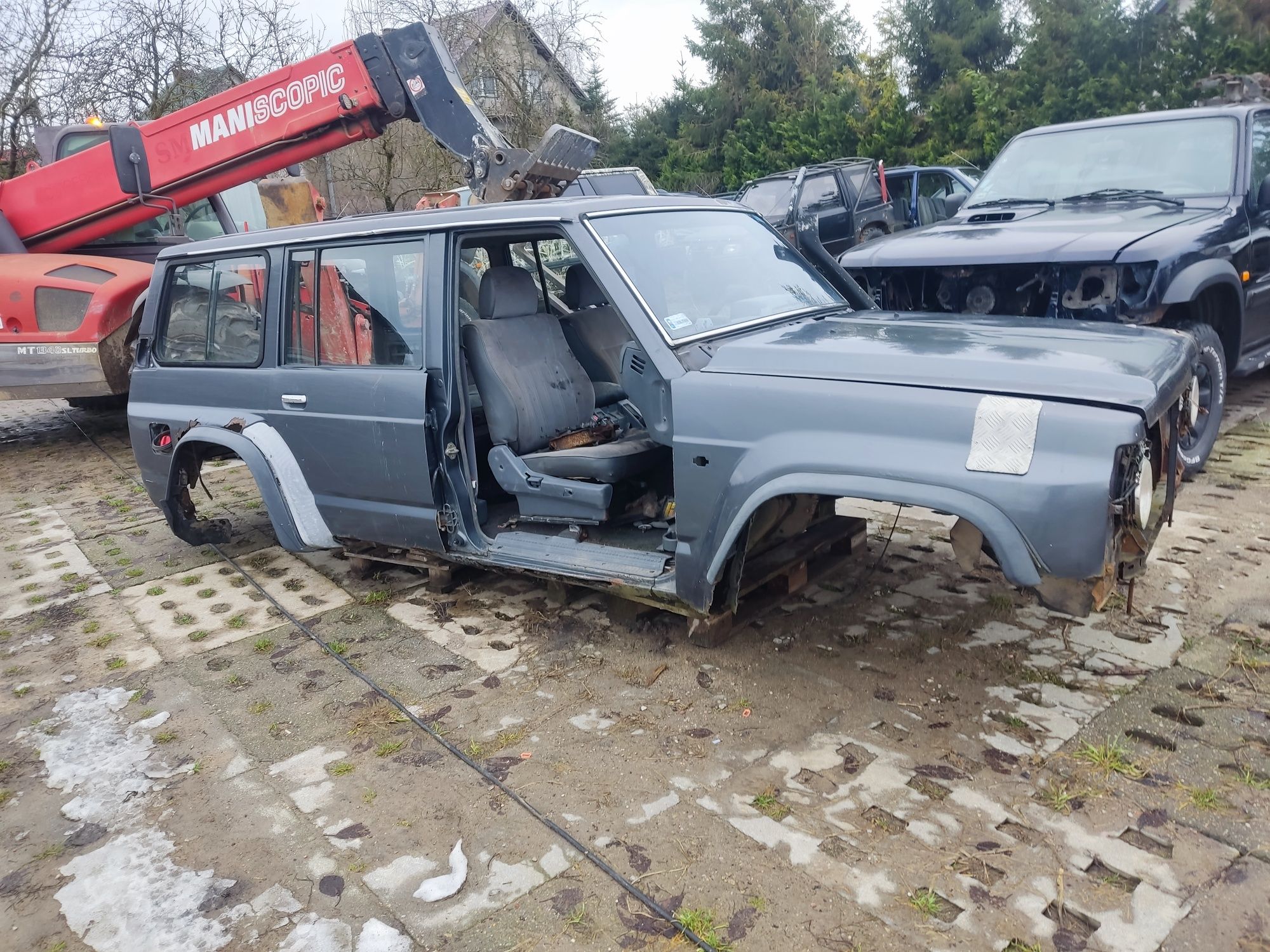 Karoseria z wnętrzem Nissan patrol gr Y60 long 2,8 europa