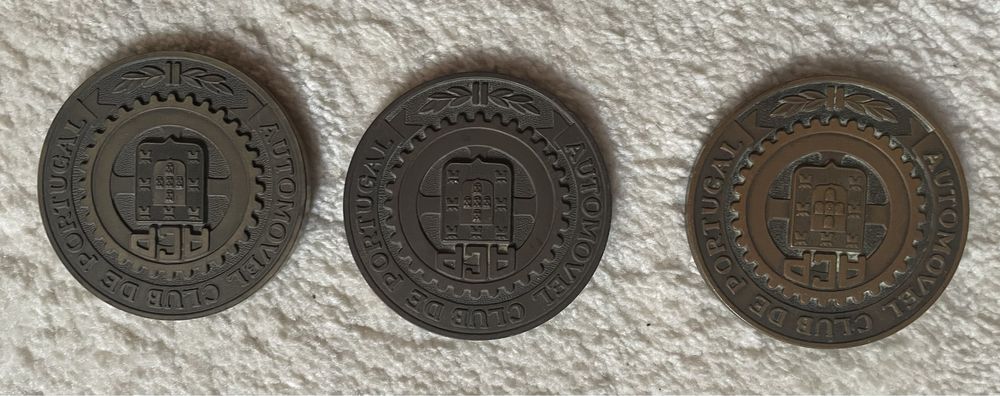 medalhas diversas e miniatura de escultura