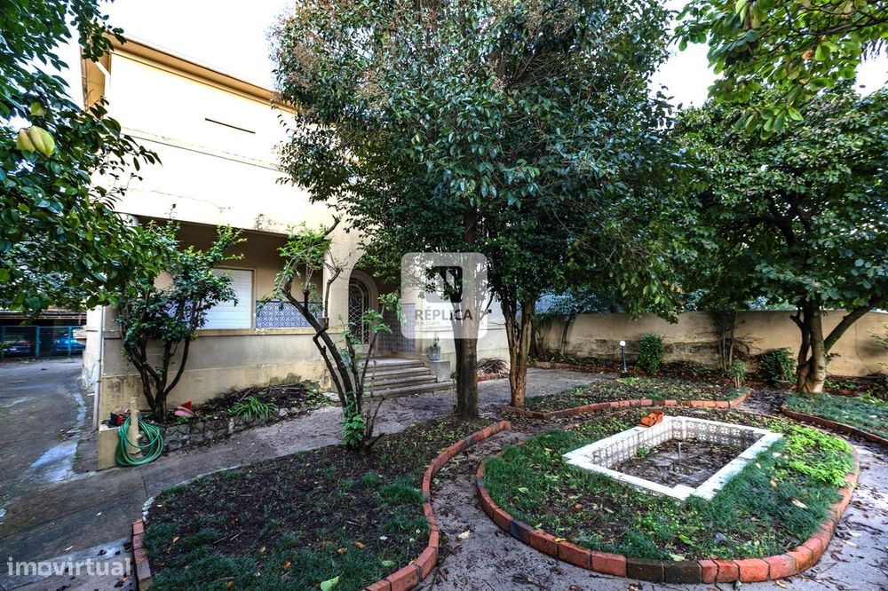 Moradia T5 Jardim 1000m2 | 3 lug Garagem | 4 Frentes - Padrão da Légua