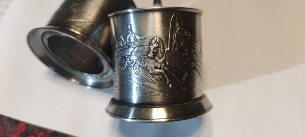 Продам подстаканник металлический,в хорошем состоянии.