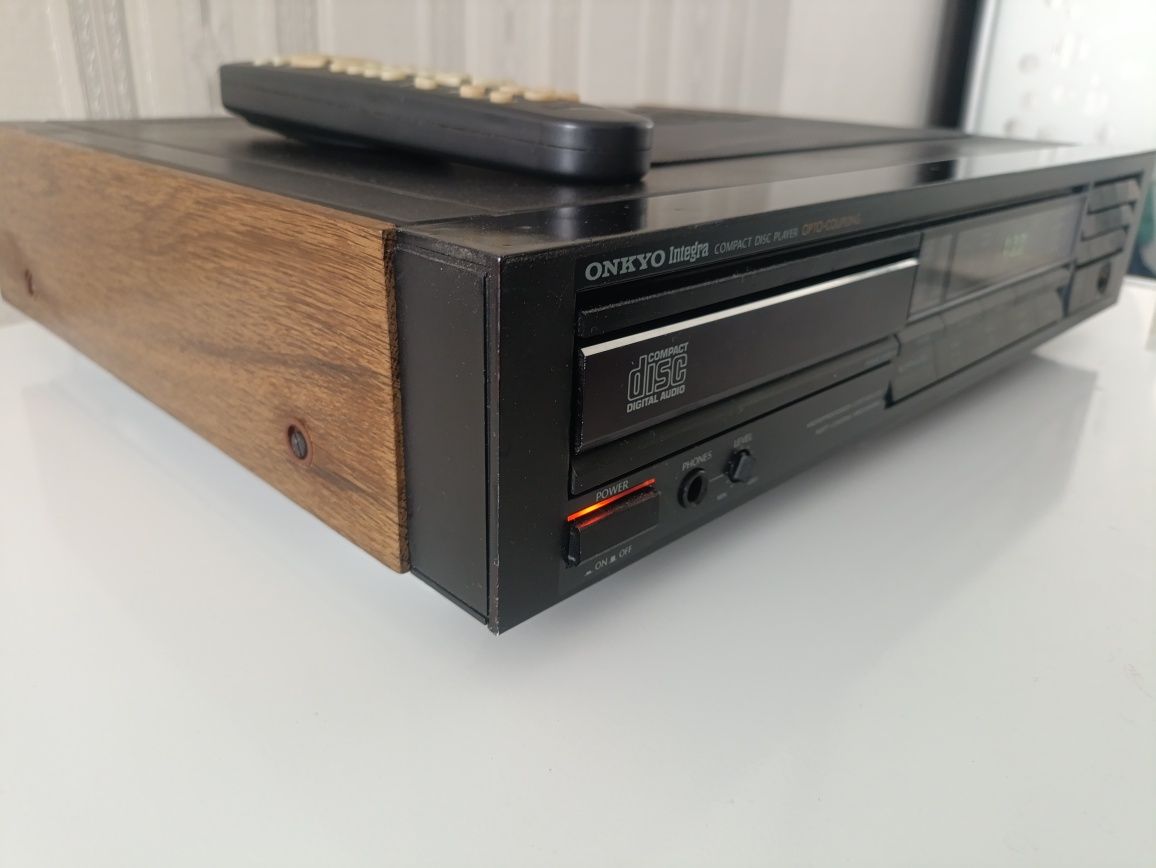 CD проигрыватель ONKYO Integra DX 3200