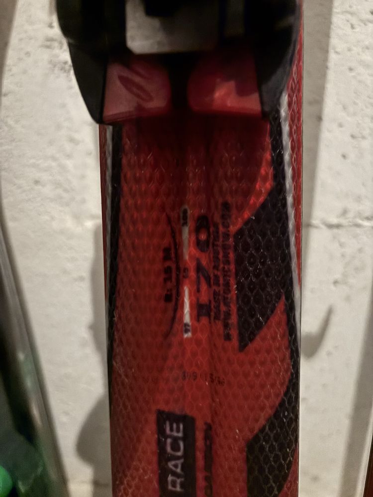 Skis ATOMIC + fixações Atomic e bastons