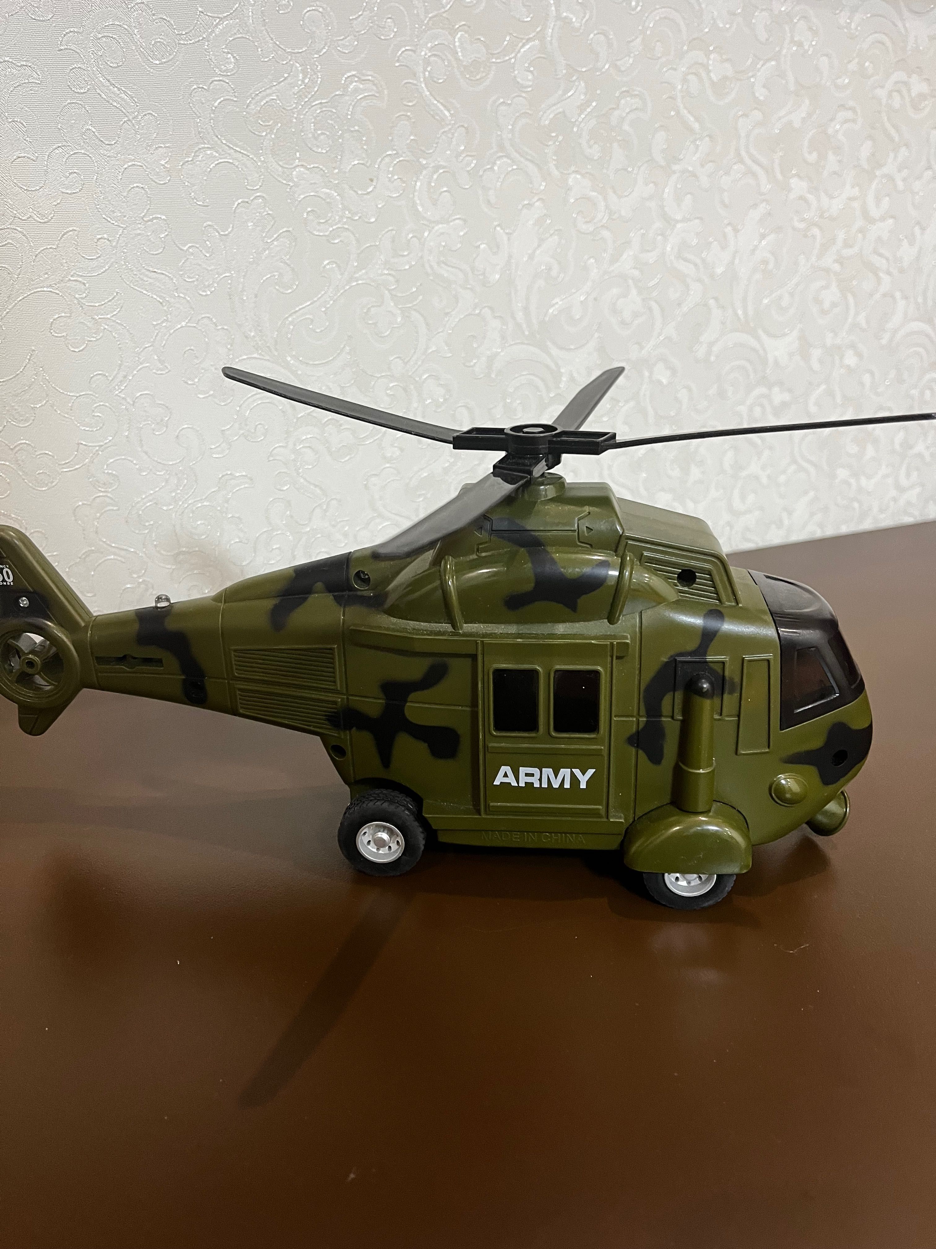Вертоліт іграшковий