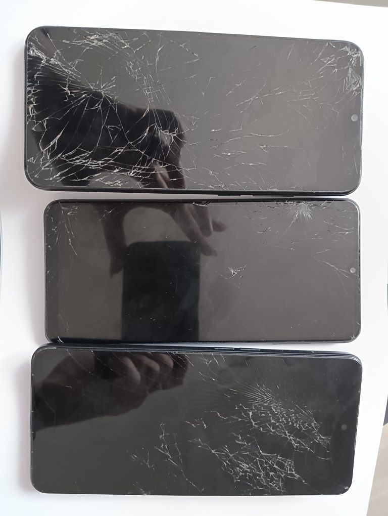 Sprzedam 3 telefony Oppo Samsung i Redmi potluczone