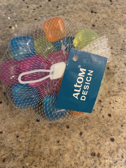 Kostki nowe, kolorowe.