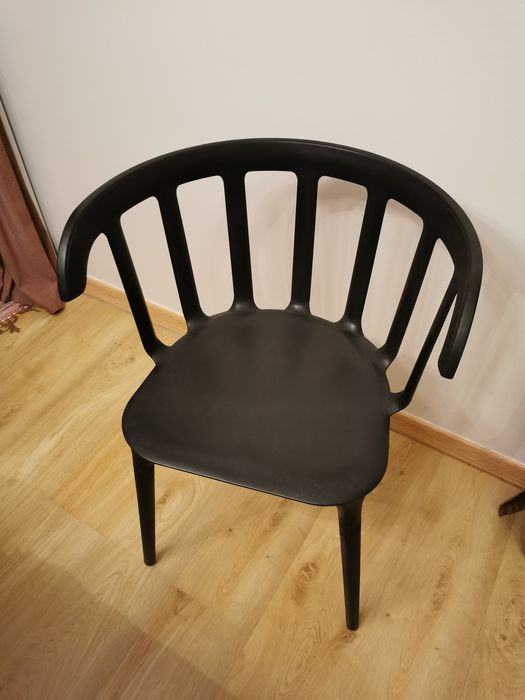 Cadeira preta Ikea PS