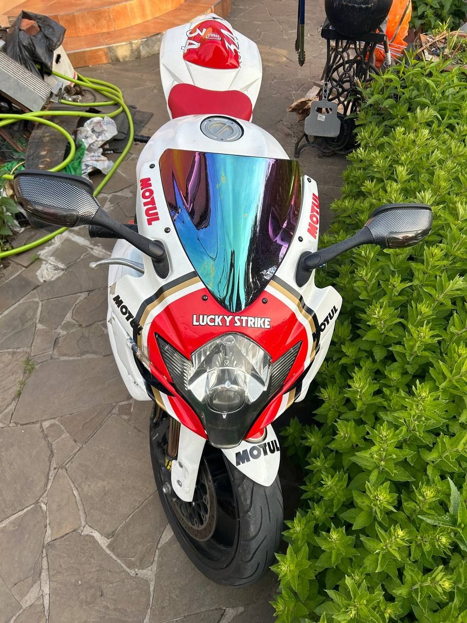 Suzuki GSX k6 sport bike