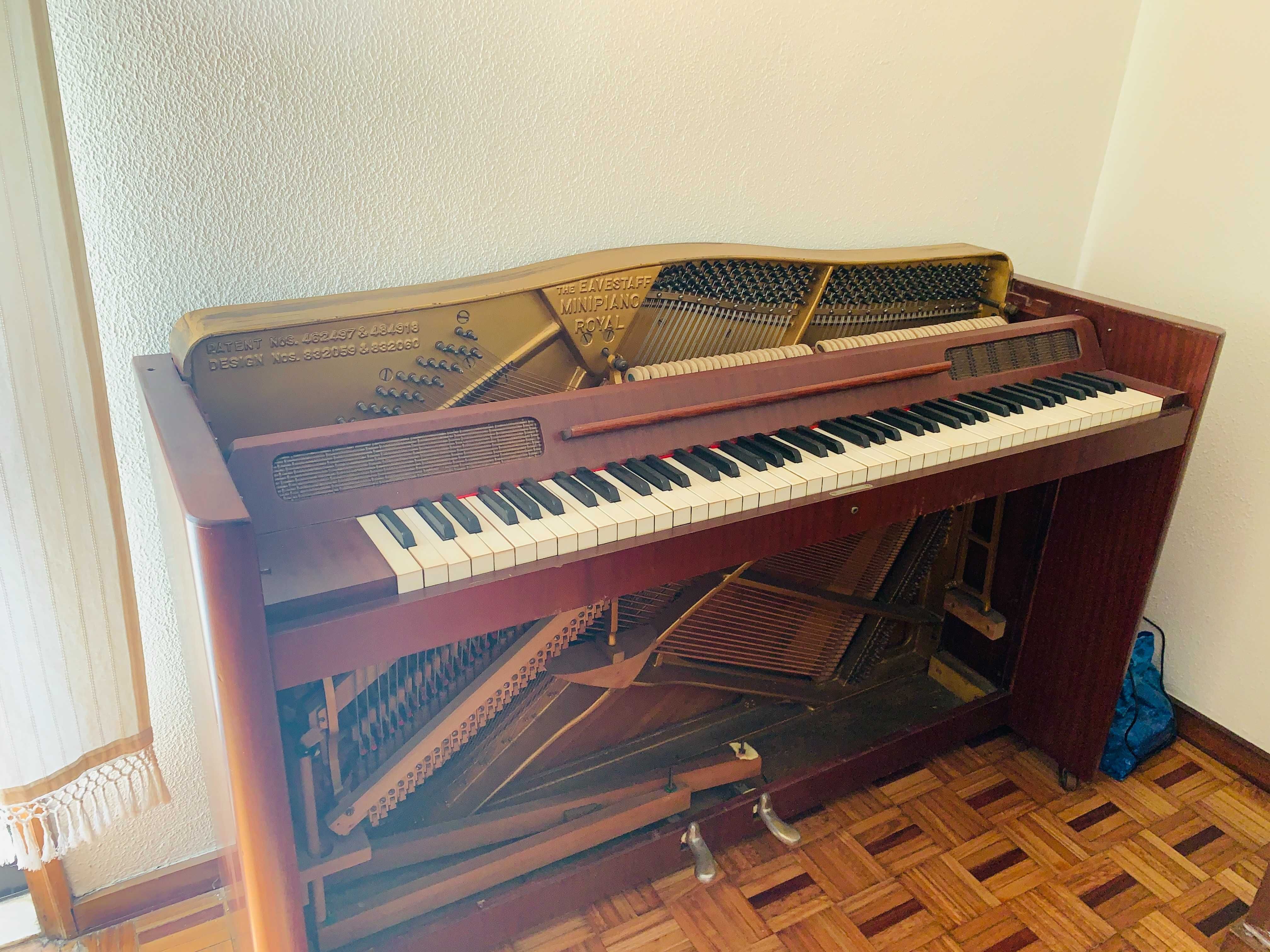 Piano EAVESTAFF - Piano antigo com dimensões  pequenas