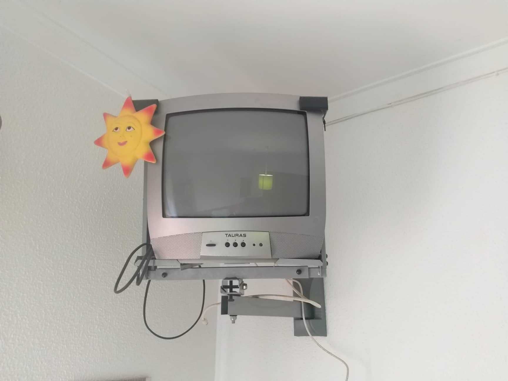 Televisor e suporte