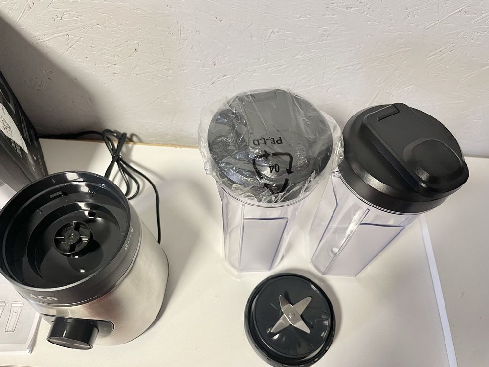 Blender kielichowy AEG  350 W stal inox z 2 pojemnikami