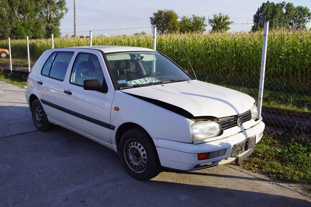 Auto na części - Volkswagen Golf III 1.4 8V 60 KM AEX DGL LB9A 1996R Silnik Skrzynia Drzwi Szyba Lusterko Błotnik Klapa Zderzak Deska Kokpit Sterownik Moduł Czujnik Licznik Kierownica