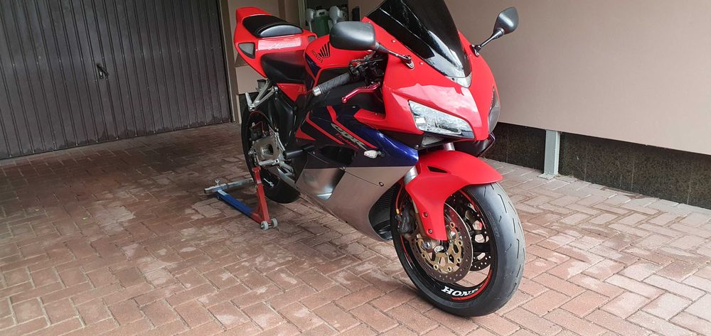 Honda CBR 1000RR sc57