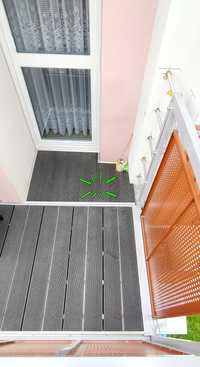 Podłoga  balkonowa  z desek tarasowych