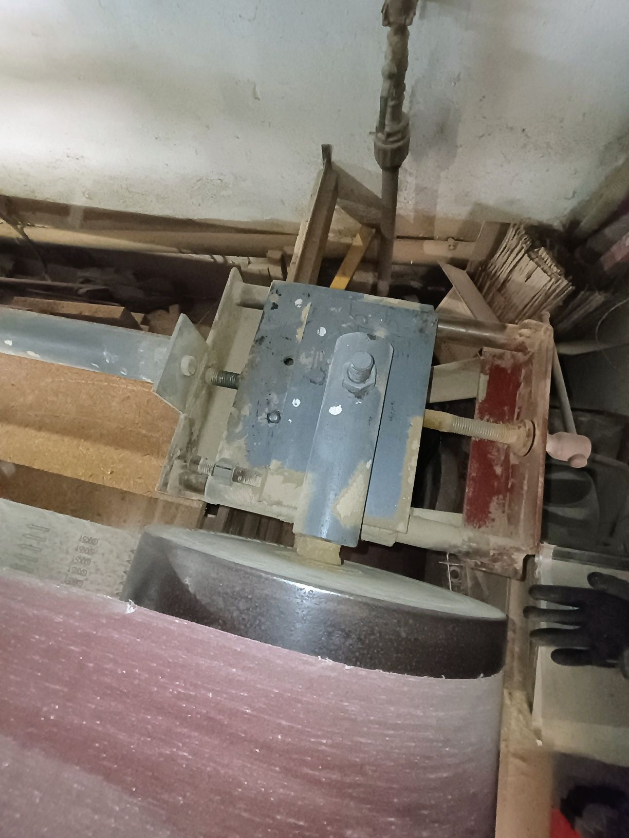 Szlifierka stołowa na pasy bezkońcowe, silnik 3,5 kW. Sprawna