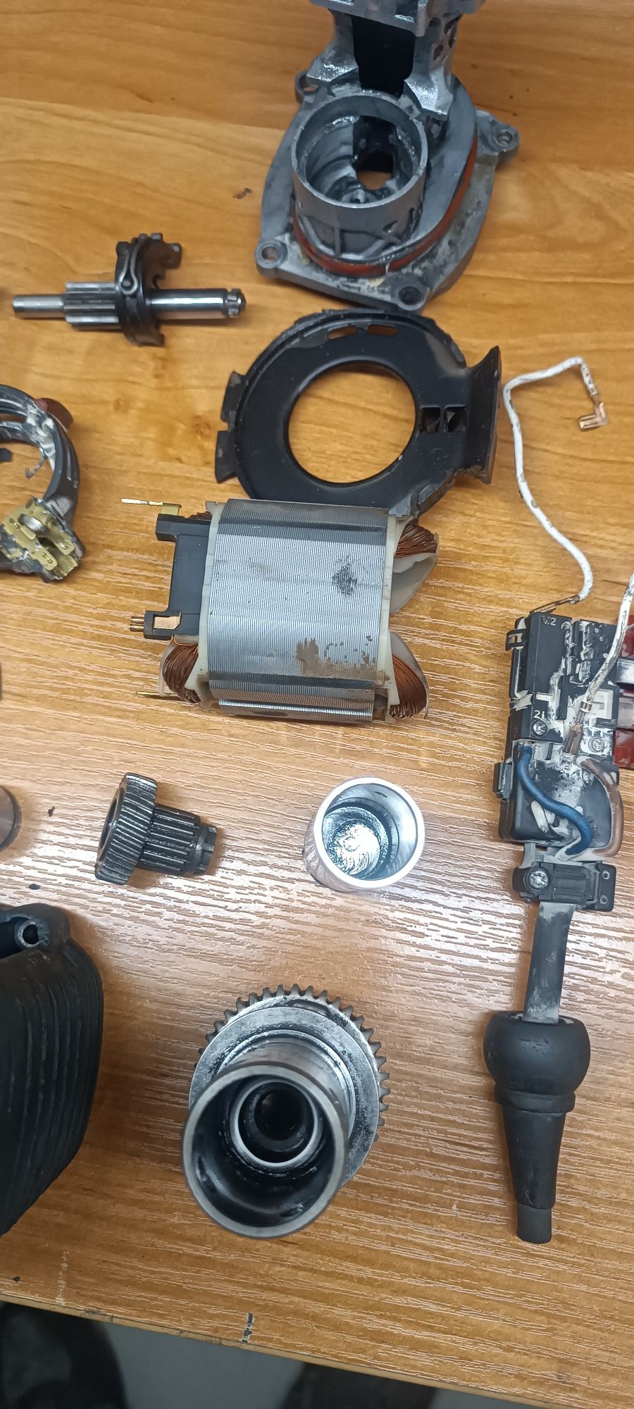 Bosch GBH2400 na części