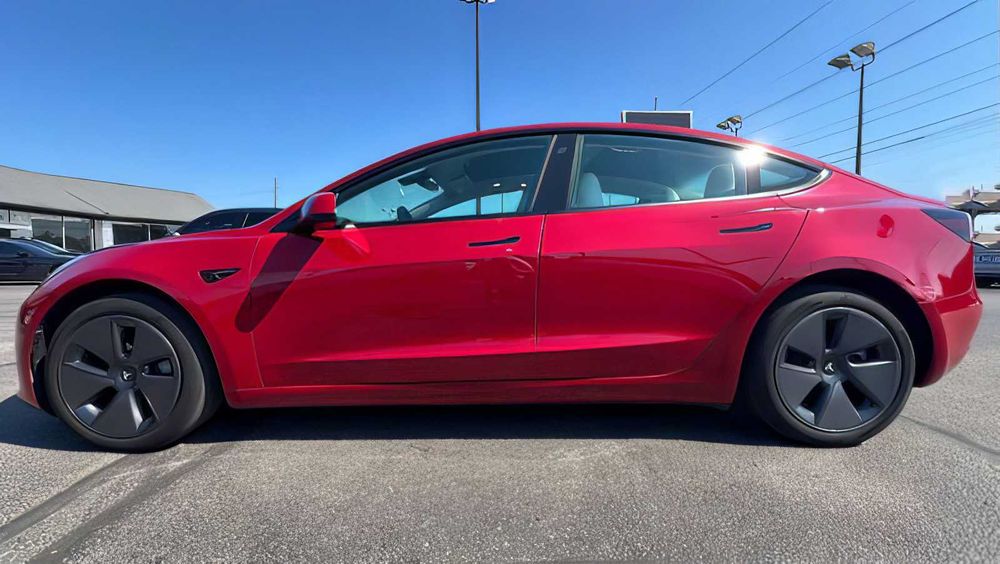 Tesla Model 3      2023