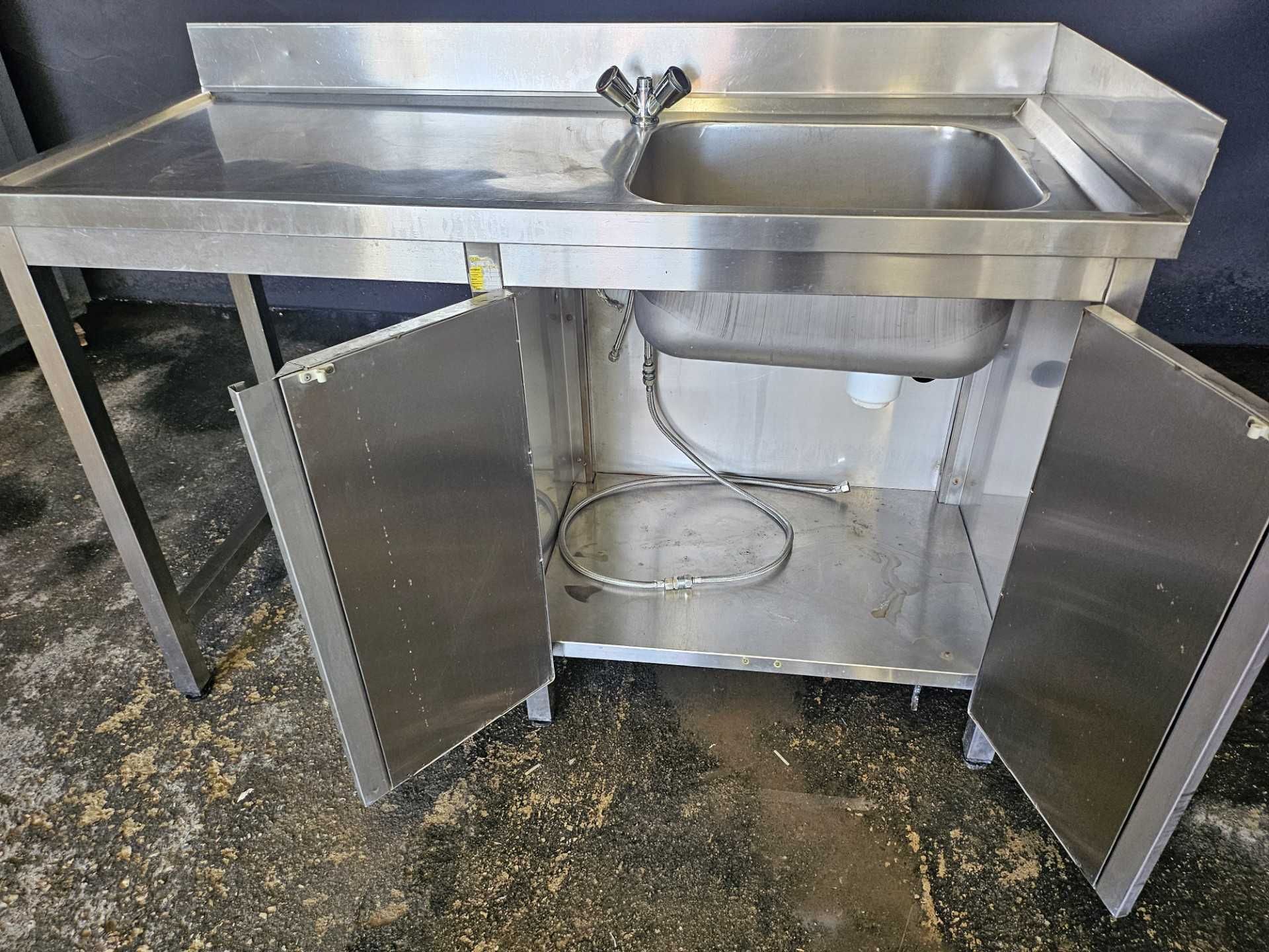 Bancada em inox com lava loiça