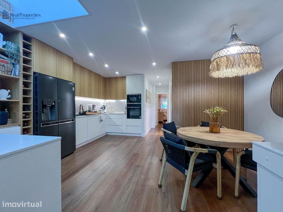 Apartamento T2 Remodelado com Terraço Privado e Piscina – Elegância e