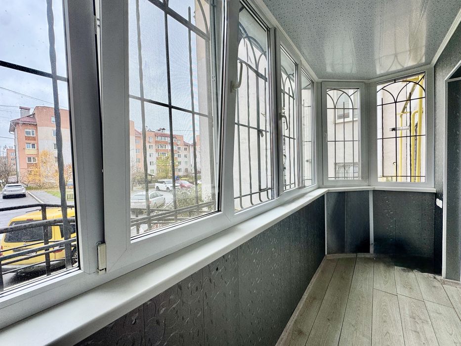 Продаж 2к квартири 65 кв. м на вул. Миколаївська 6