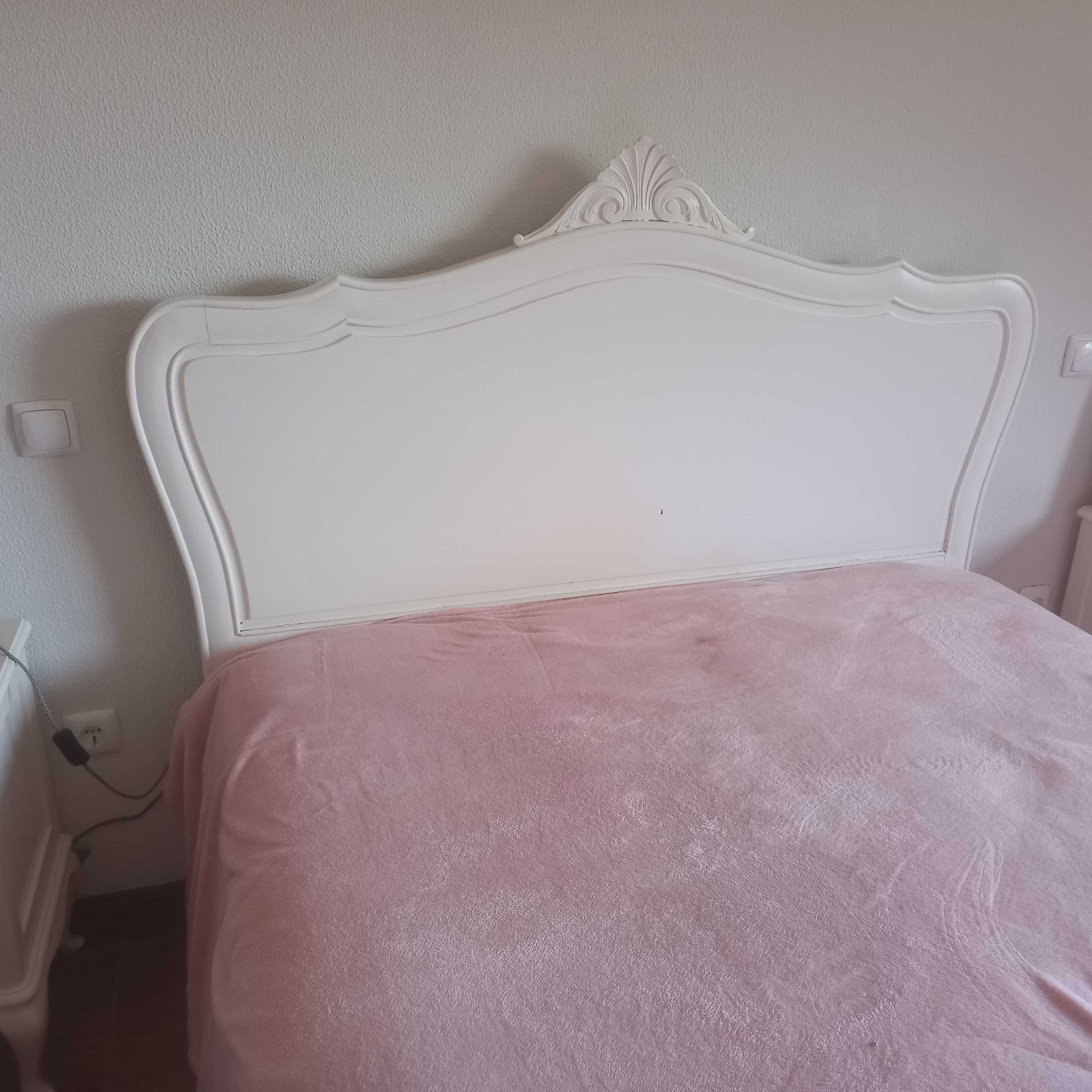 Mobilia de quarto vintage lacada em branco