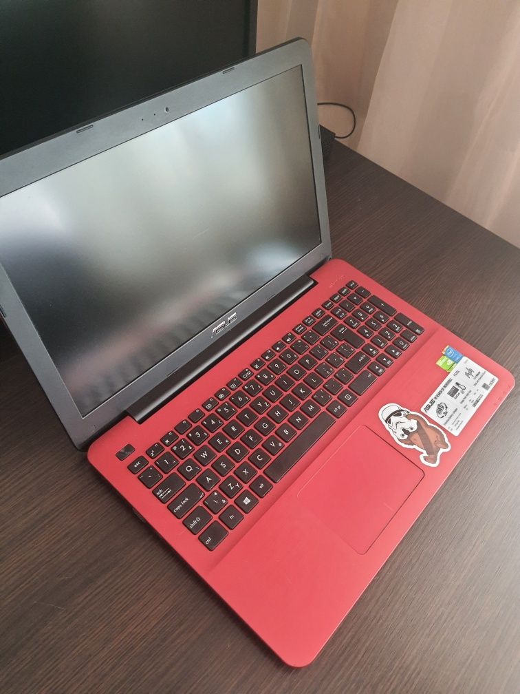 Ноутбук Asus f555l