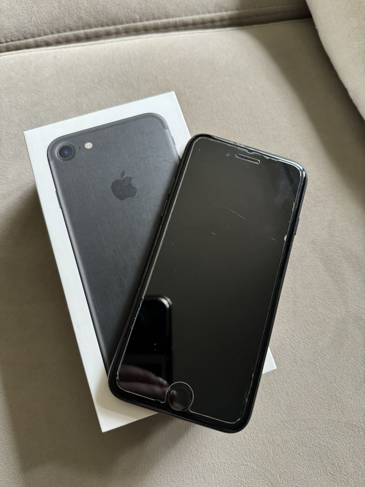 Iphone 7 czarny stan dobry/bardzo dobry