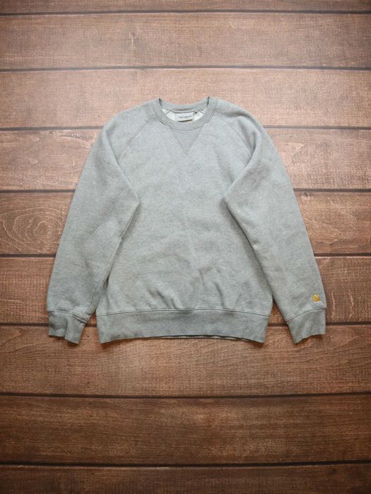 Carhartt Basic Grey crewneck szara bluza bez kaptura z logo na rękawie