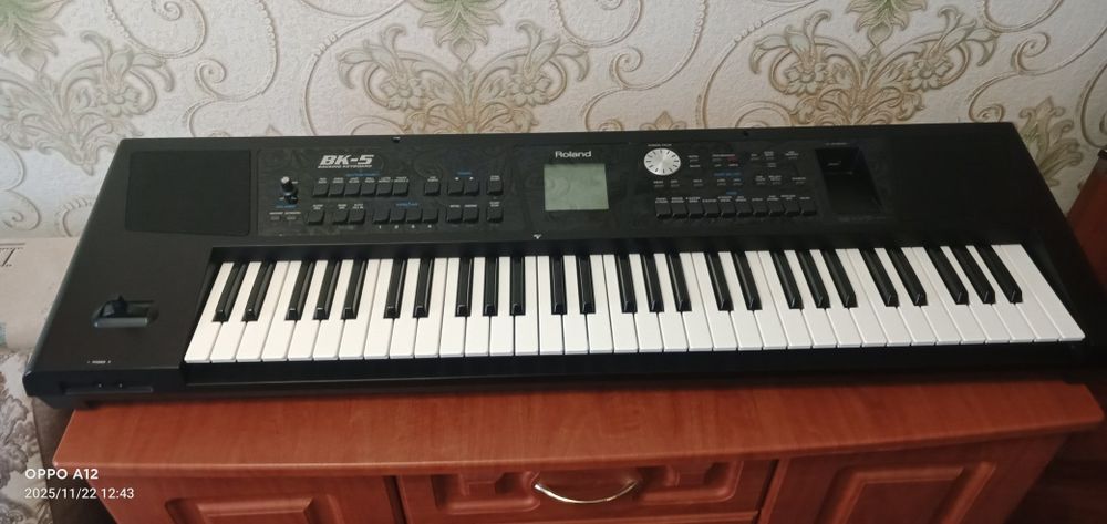 Продам синтезатор Roland bk 5