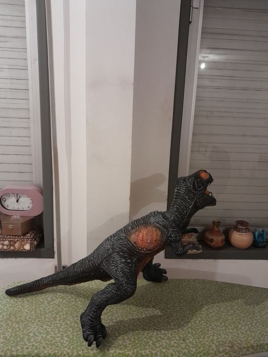 Vendo Dinossauro de Brincar para Criança a pilhas com som como novo