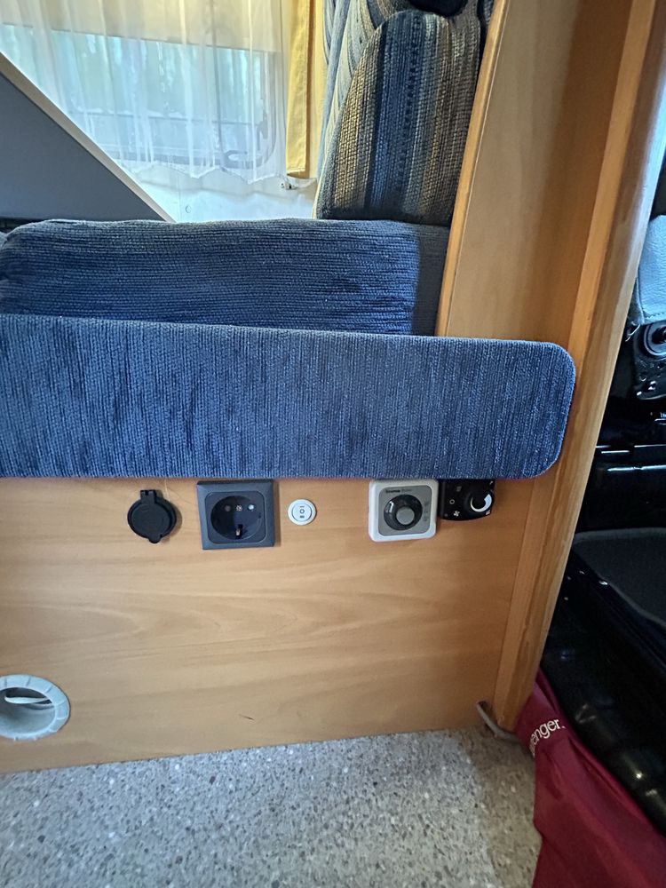 Chausson Flash S3 | 6 lugares | 3500kg | | Painel solar