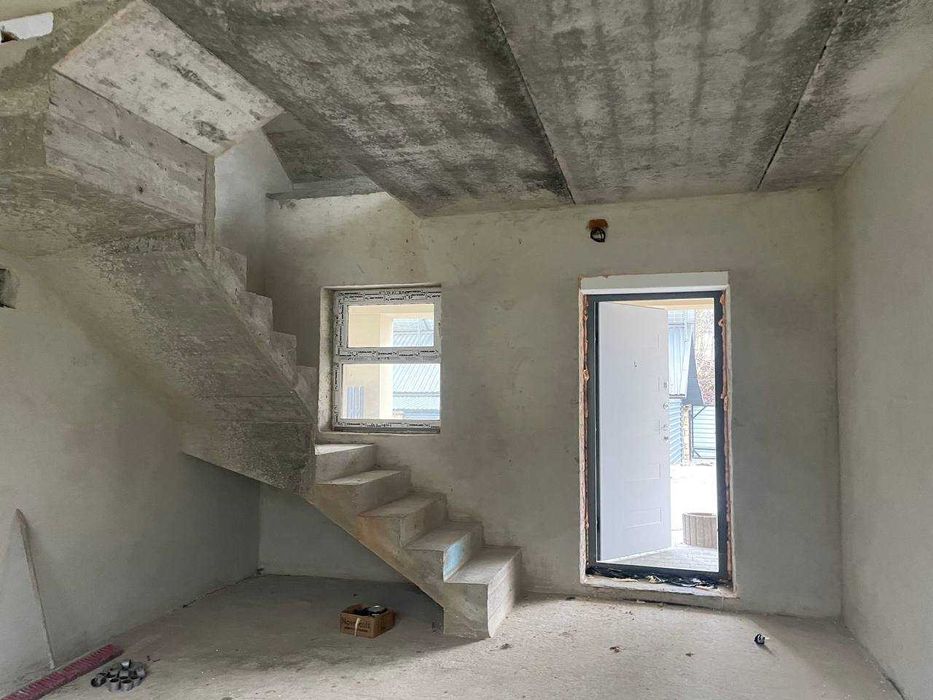 Продаж котеджу біля Подолян,  комунікації підключено