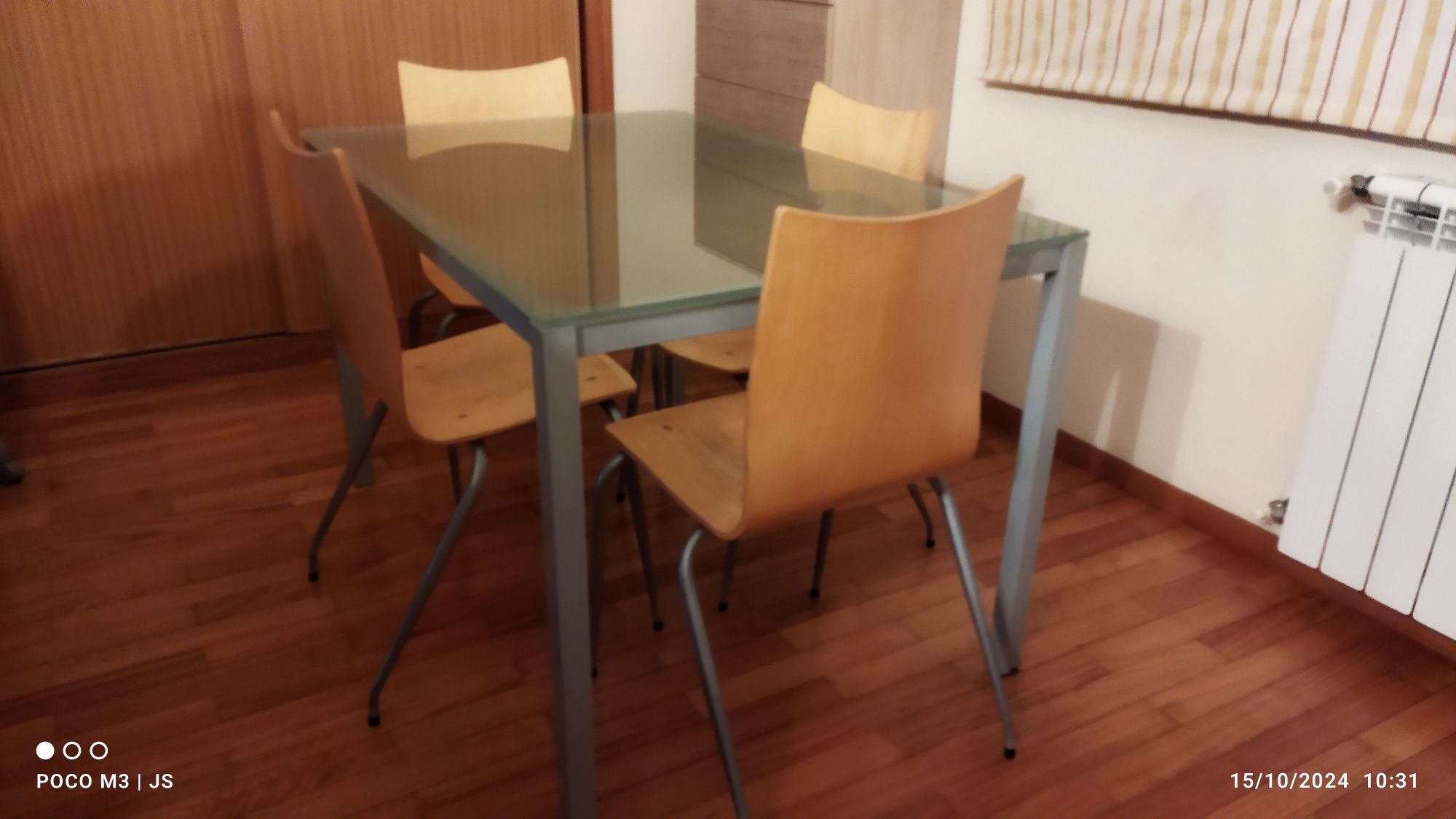 Mesa de cozinha com 4 cadeiras