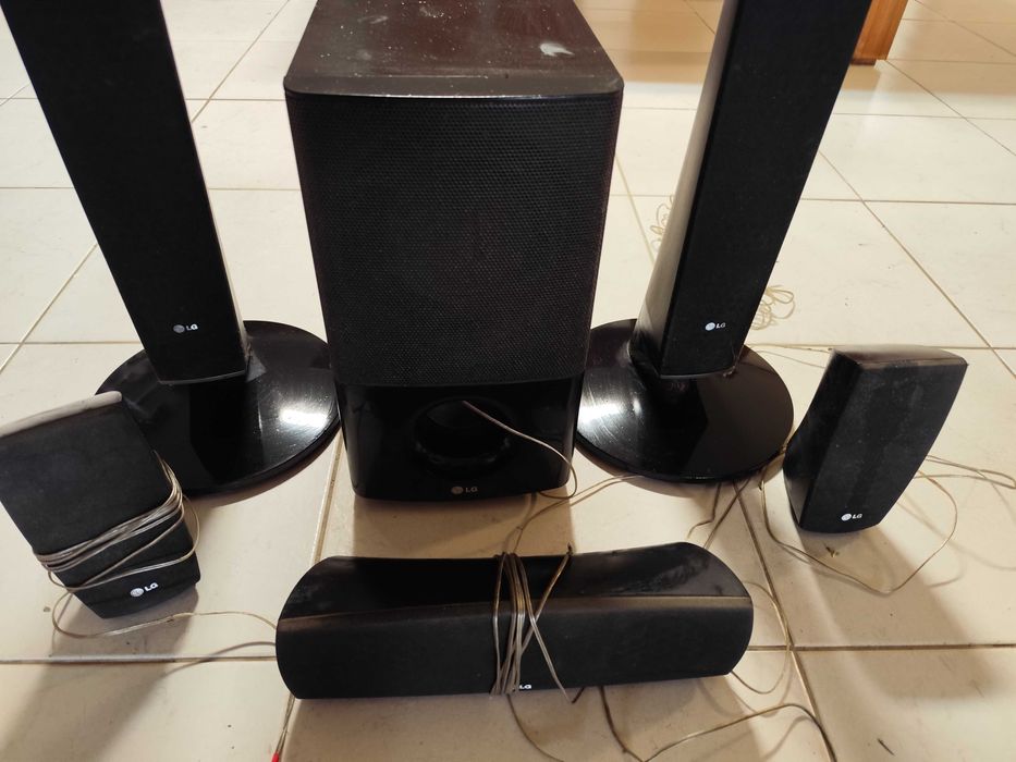 VENDO UM CONJUNTO DE COLUNAS DE HOME CINEMA LG