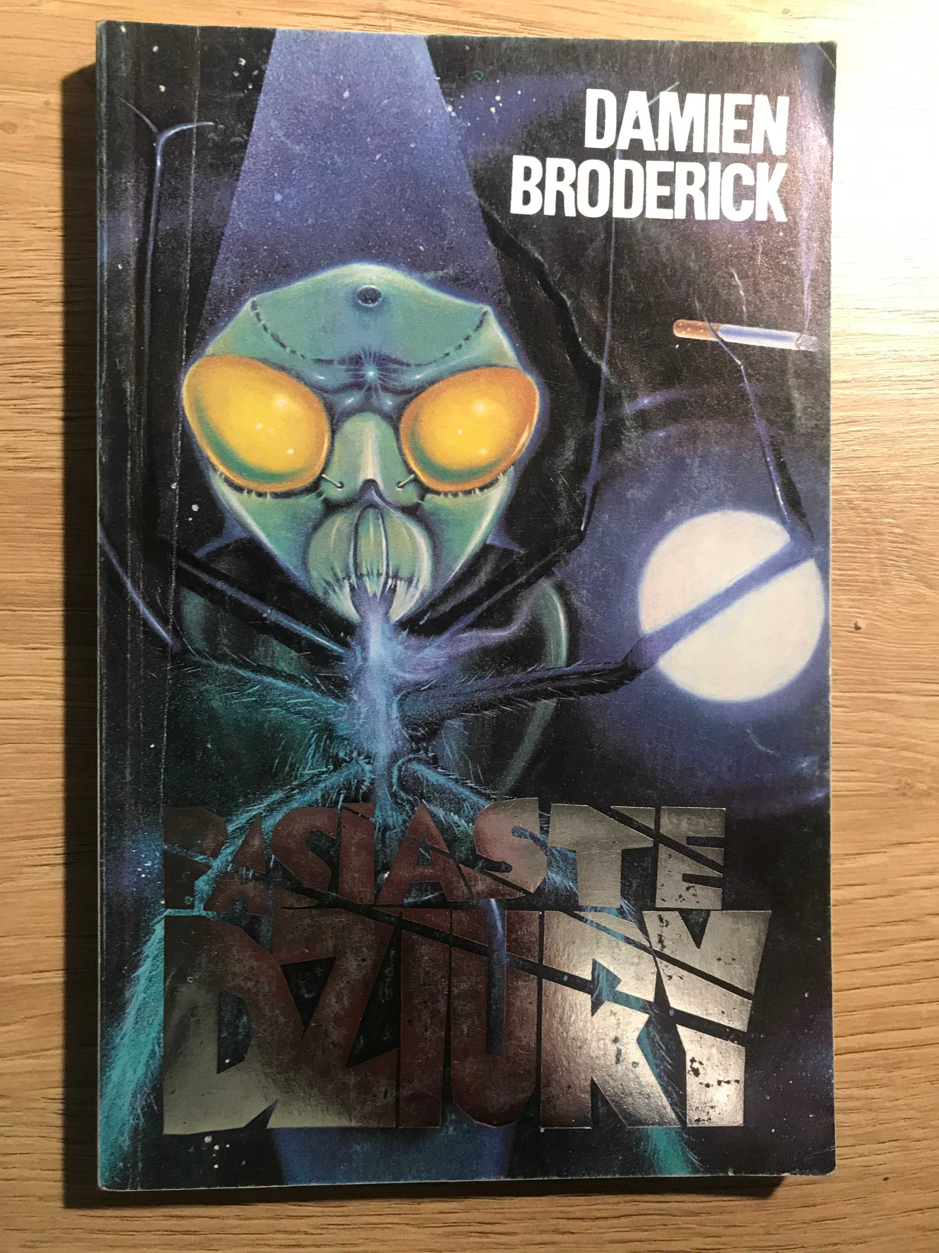 Pasiaste dziury Damien Broderick 1991 r.