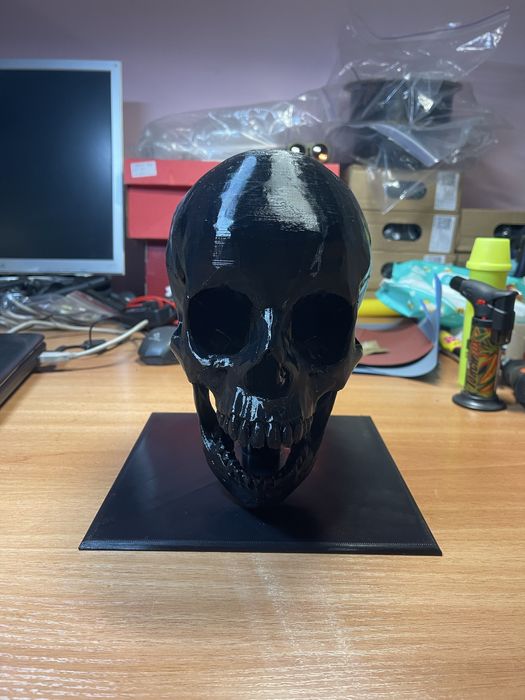 Подставка под шлем,наушники,шапку в виде черепа