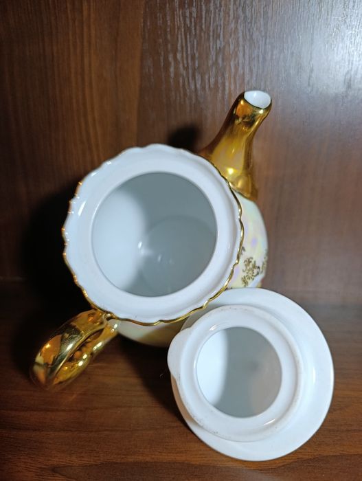 Чайник заварочний из фарфорового сервиза «Мадонна».