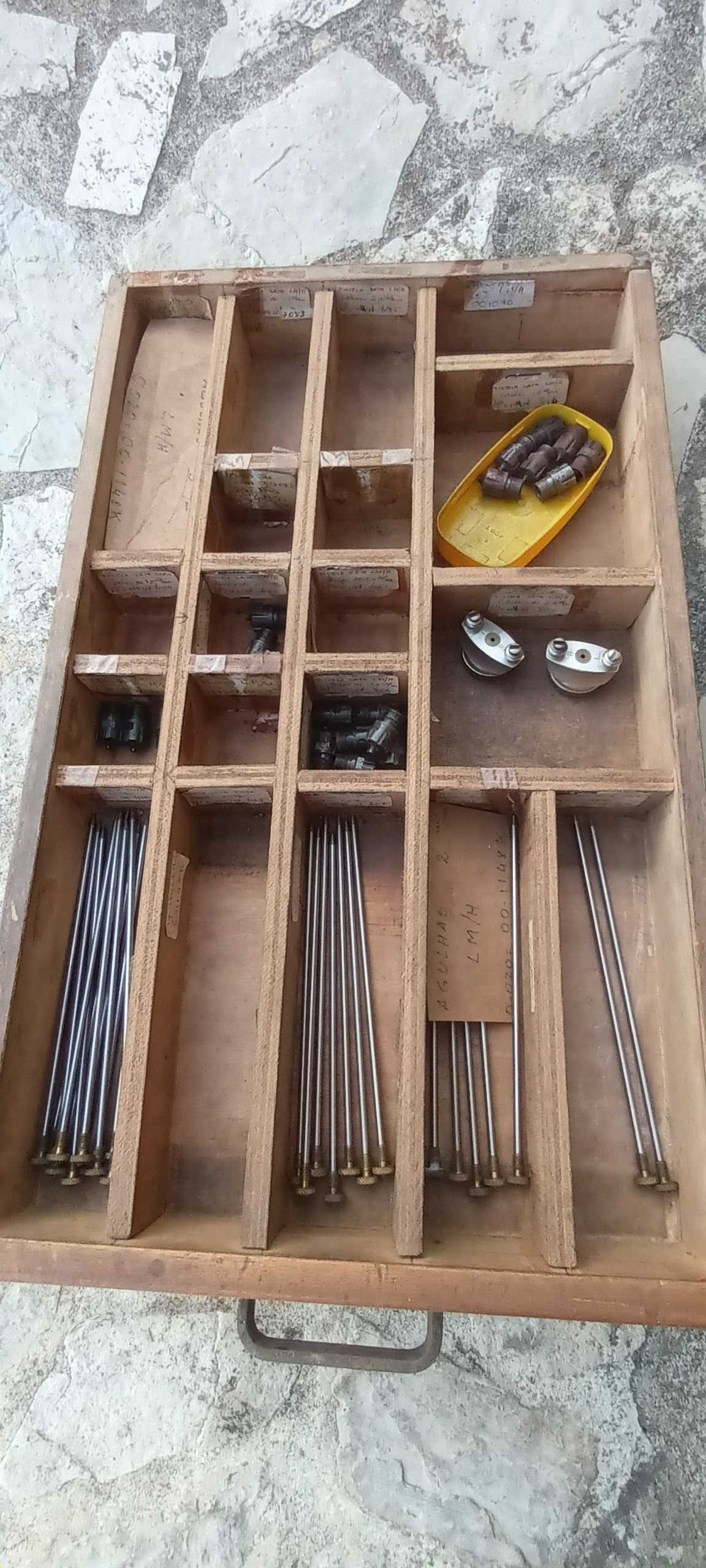 Material de pintura e ar comprimido - peças restos de coleção
