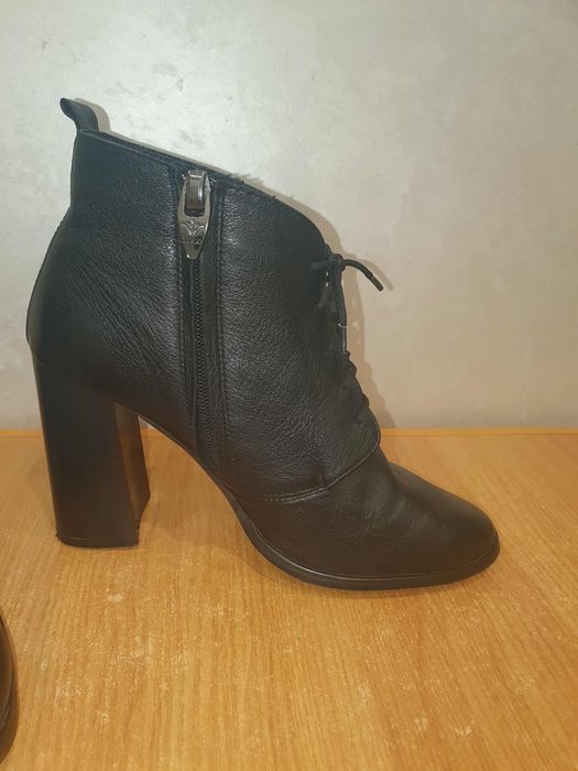 Продам осінні шкіряні ботінки